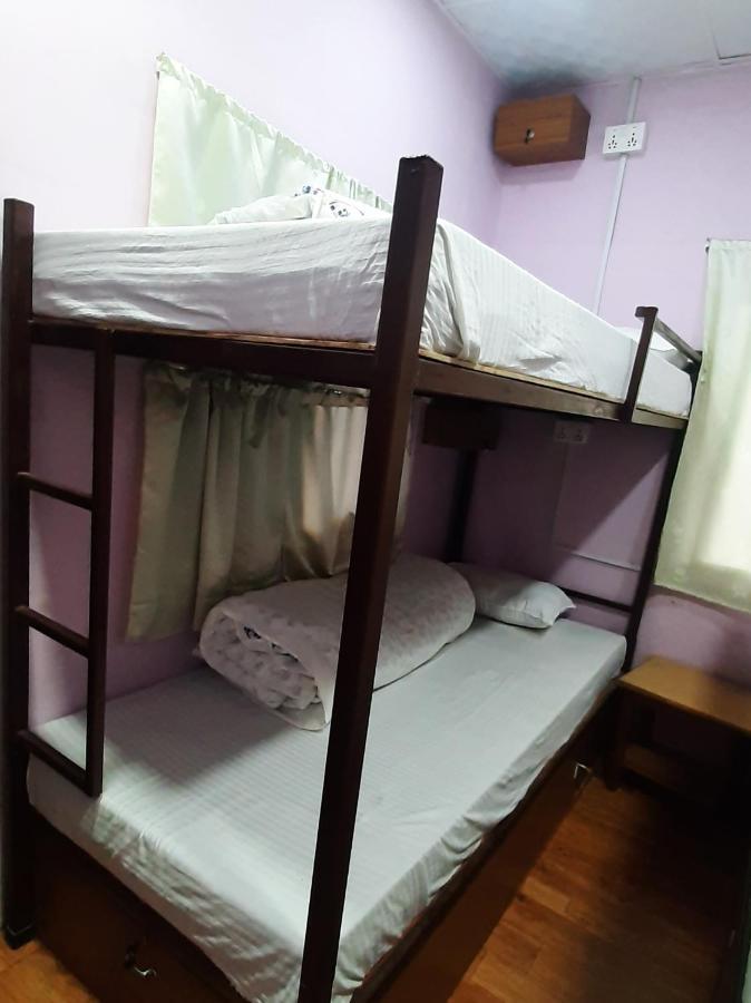 Margik Backpackers Hostel Pokhara Buitenkant foto