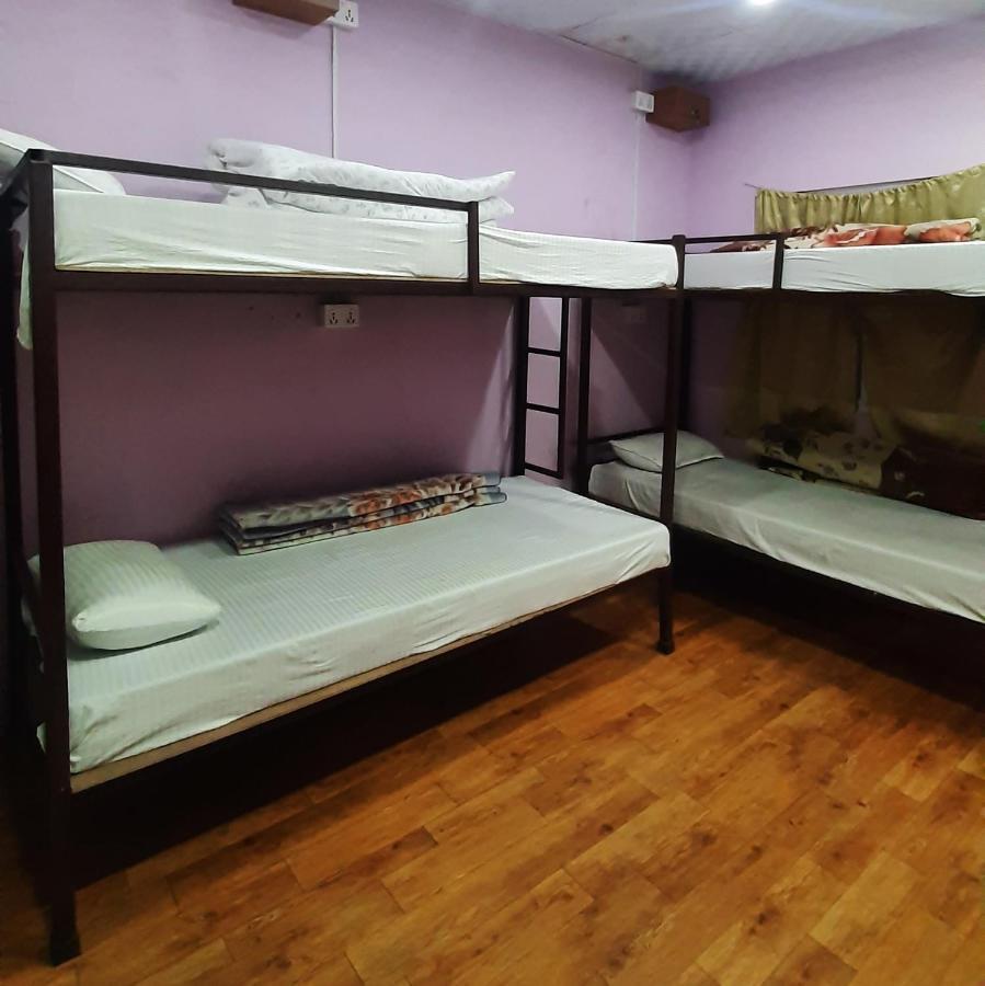 Margik Backpackers Hostel Pokhara Buitenkant foto
