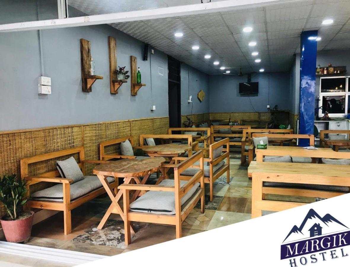Margik Backpackers Hostel Pokhara Buitenkant foto