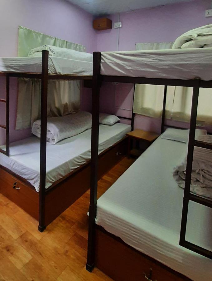 Margik Backpackers Hostel Pokhara Buitenkant foto