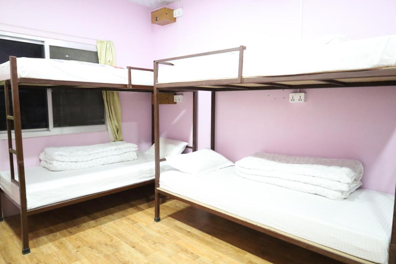 Margik Backpackers Hostel Pokhara Buitenkant foto