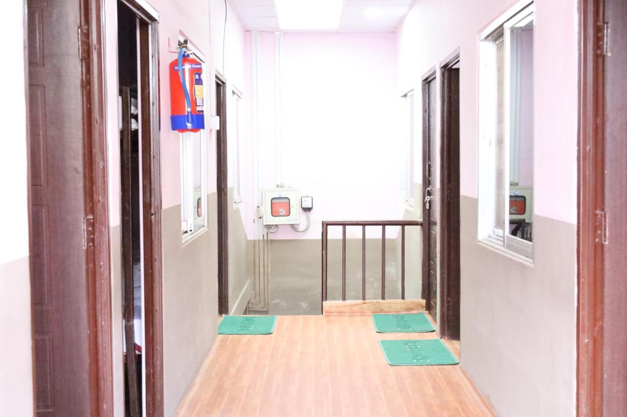 Margik Backpackers Hostel Pokhara Buitenkant foto