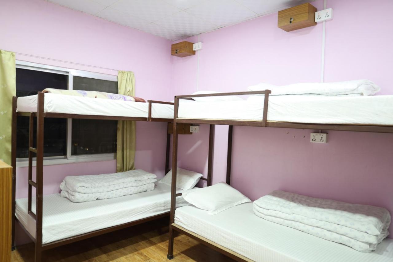 Margik Backpackers Hostel Pokhara Buitenkant foto