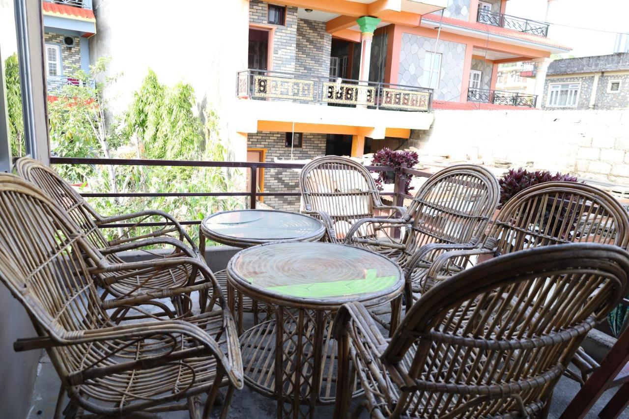 Margik Backpackers Hostel Pokhara Buitenkant foto