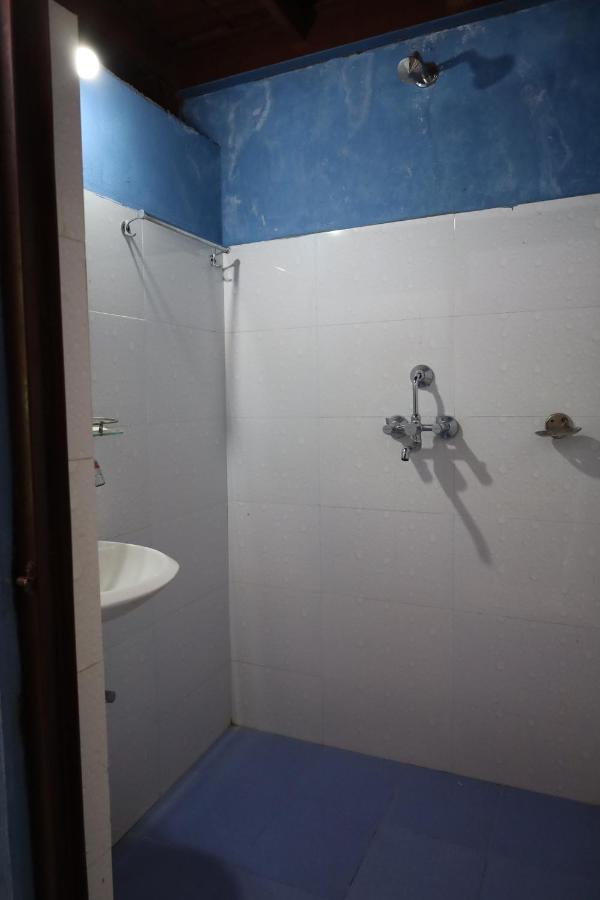 Margik Backpackers Hostel Pokhara Buitenkant foto