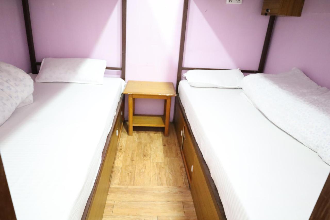 Margik Backpackers Hostel Pokhara Buitenkant foto