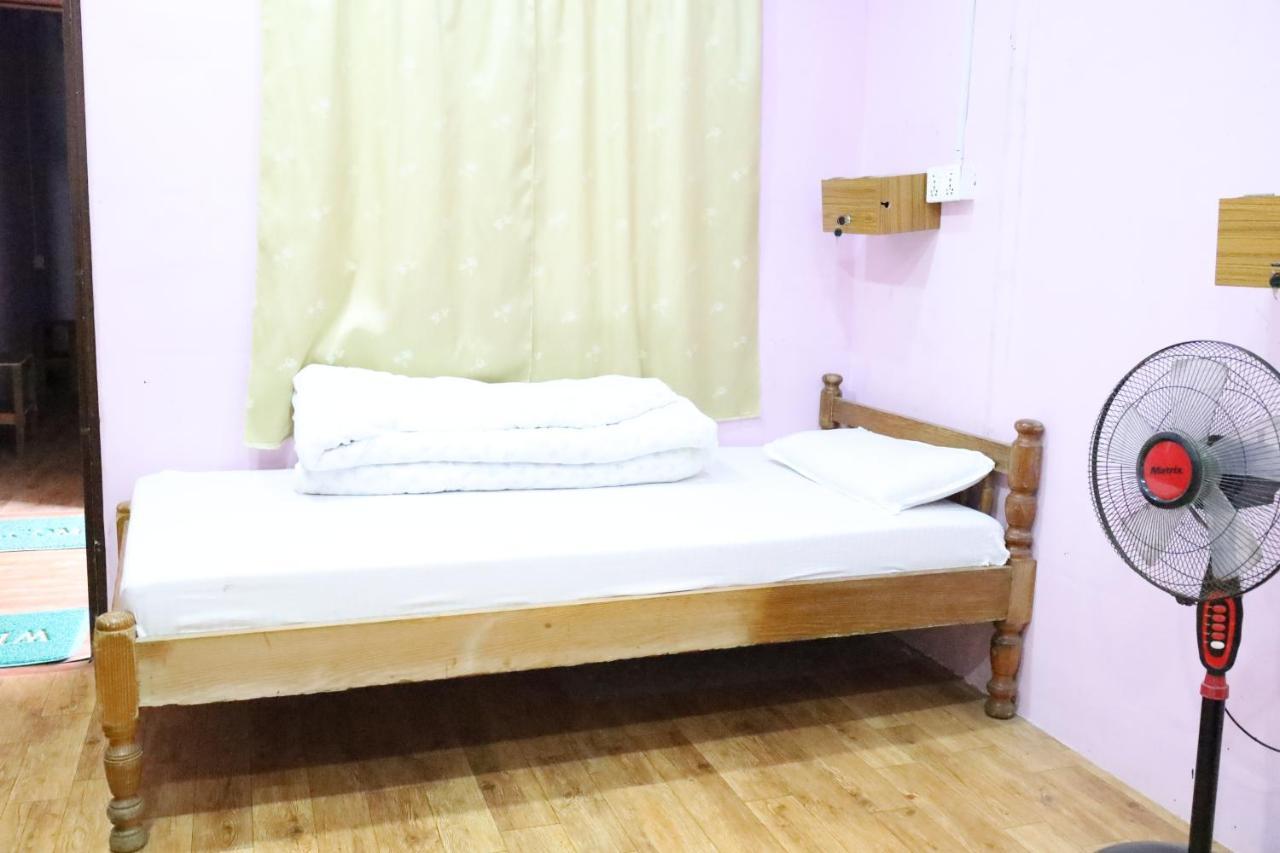 Margik Backpackers Hostel Pokhara Buitenkant foto